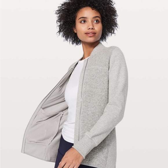 Lululemon Stand Out Sherpa Jacket
Heathered Core Light Grey / Silver Drop size 4 - Picture 1 of 13